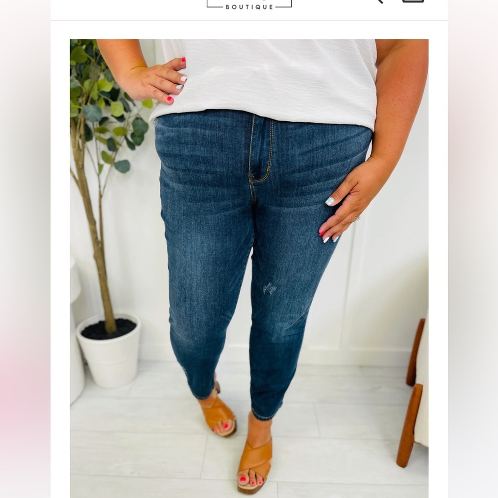 JUDY BLUE Mid Rise Plus/Reg Everyday Essential Relaxed Fit Jeans - Color DK ST - Picture 2 of 13